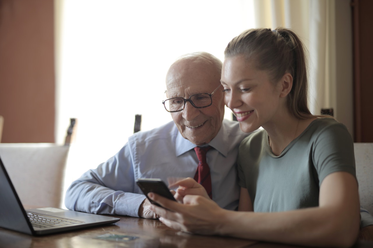 How to Use Spy Apps to Enhance Online Security for Seniors